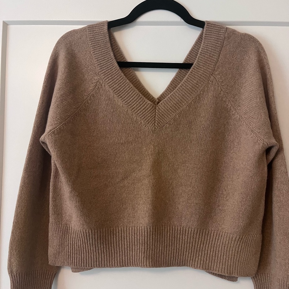Cuyana Small Cashmere V neck Sweater in Camel  LIKE NEW
